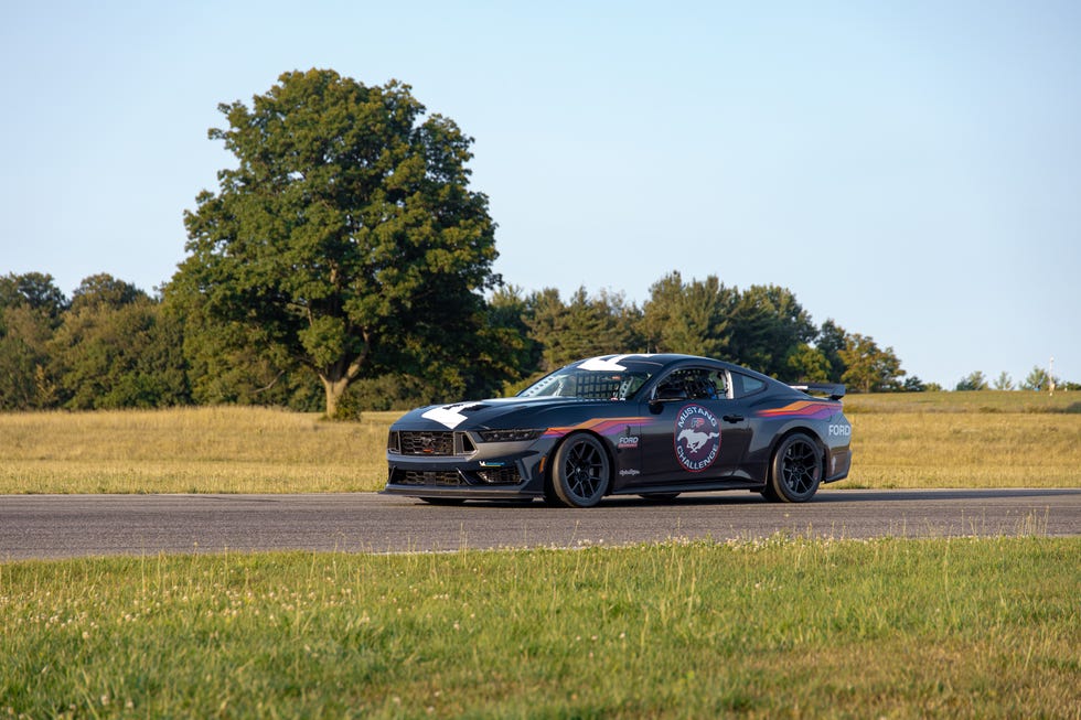 ford mustang darkhorse r