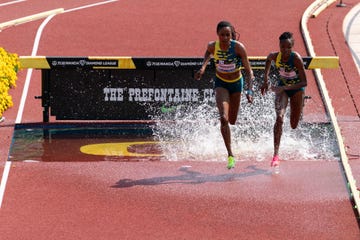 beatrice chepkoech y winfred mutile yavi en la finla de obstáculos de la diamond league en eugene
