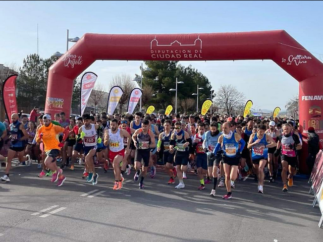 salida de la carrera muy heorica de valdepeñas 2023