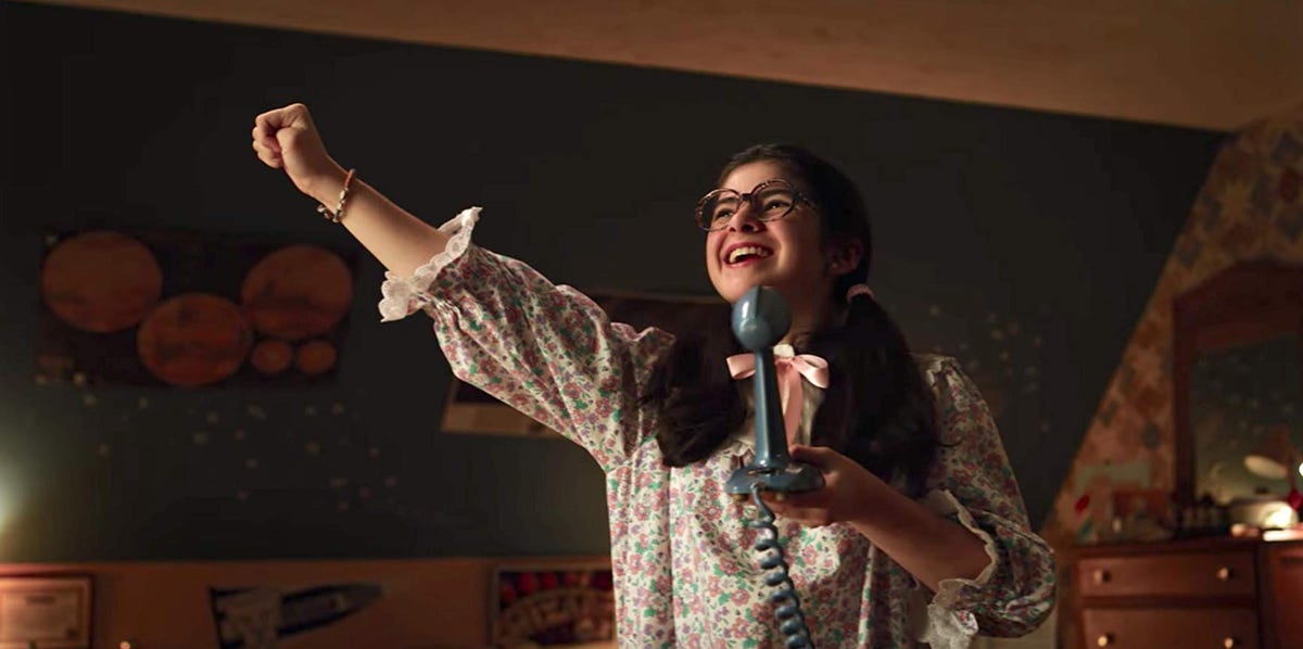 Stranger Things Dustin And Suzie Song Lyrics Watch Dustin, Suzie Sing 'NeverEnding Story' Song in Stranger Things 3