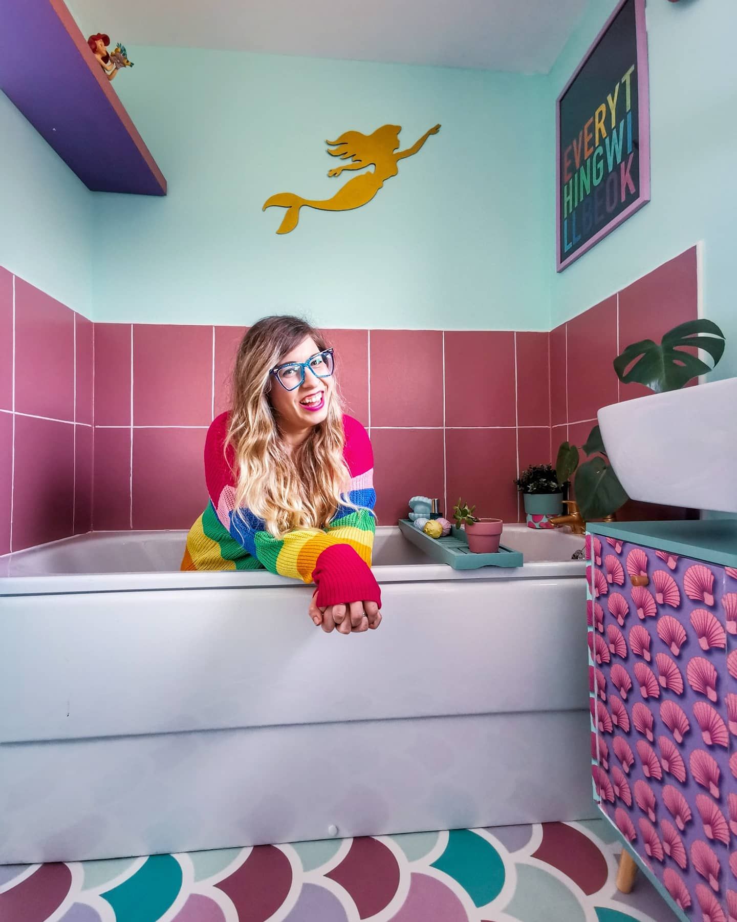 https://hips.hearstapps.com/hmg-prod/images/my-little-mermaid-bathroom-transformation-images-img-20210311-065643-449-1615819038.jpg