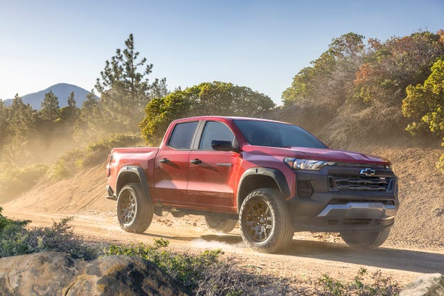 2023 Chevy Colorado Zr2 Tire Size 2023 Chevy Colorado Enters 3rd Generation Goes Full 4 Cylinder