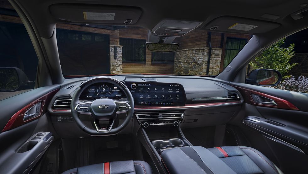 View Interior and Exterior Photos of the 2024 Chevrolet Traverse