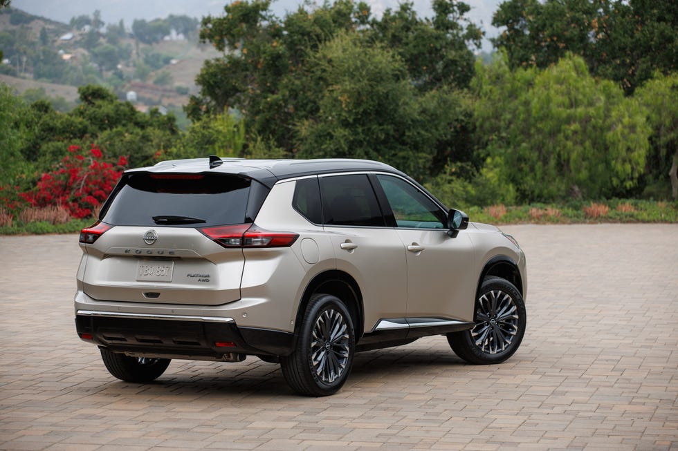 my24-nissan-rogue-5-652d3f3d8c5e2.jpg