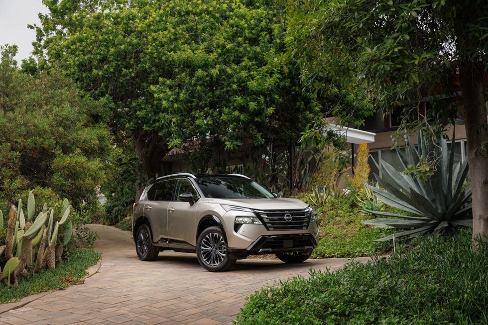 my24-nissan-rogue-8956-652d3f4a195fe.jpg