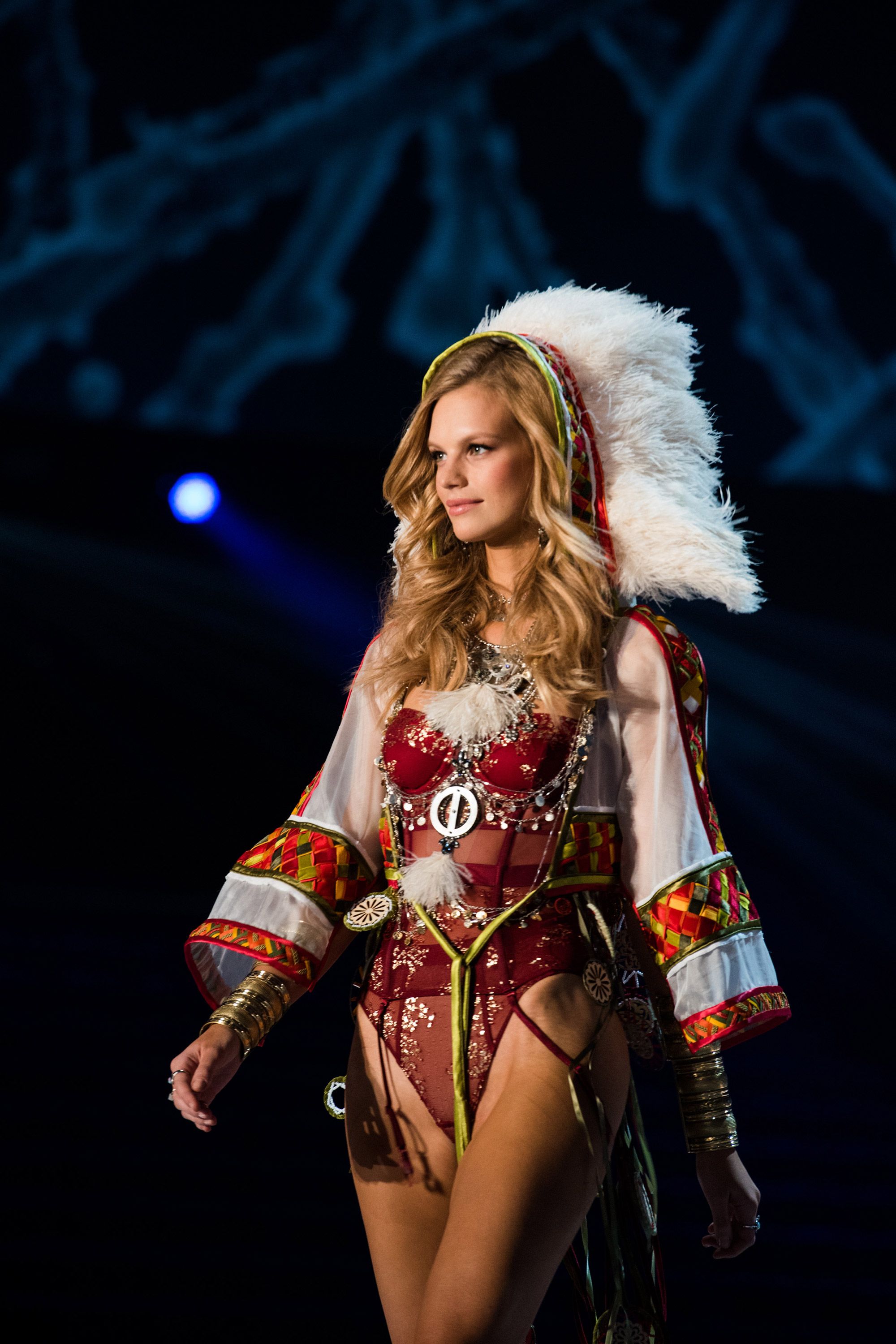 Victoria's Secret fashion show 2019 cancelled - VS show date, performers,  and more