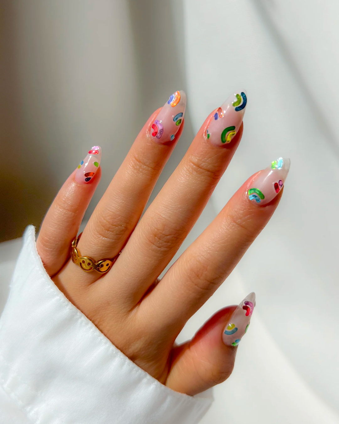 Pink nail art with white dots and lines Stock Photo by ©selora 93965394