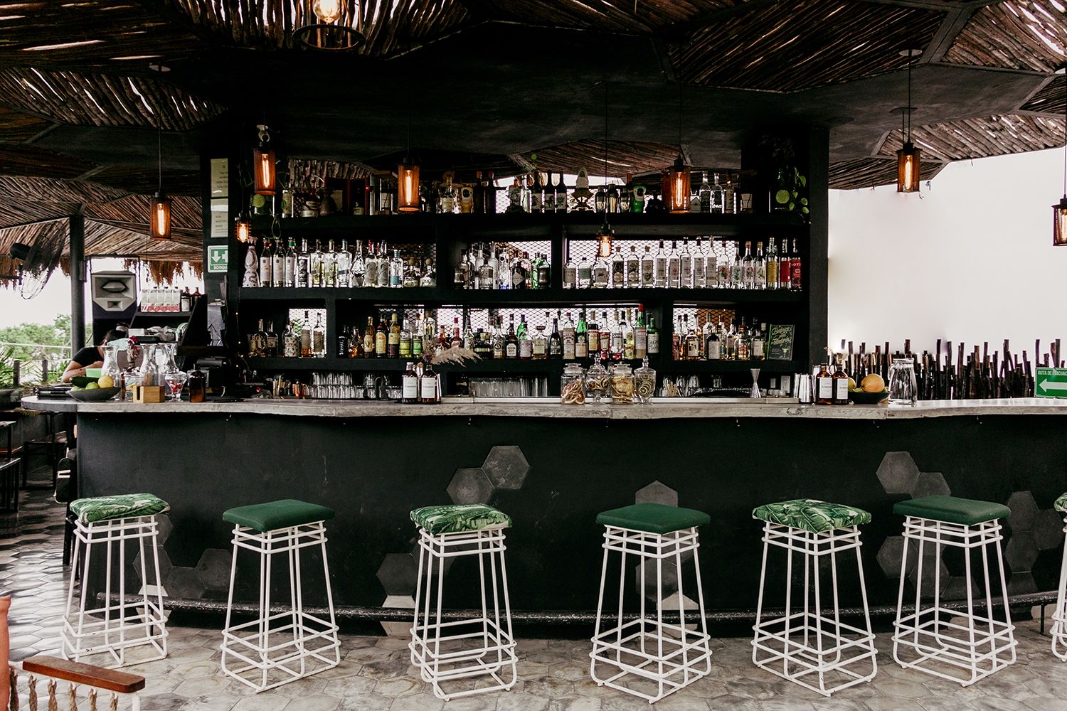 nanas rooftop bar