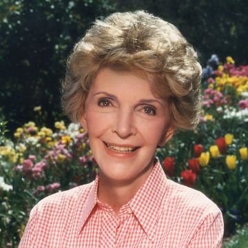 Nancy Reagan Portrait SessionLOS ANGELES - 1989: First Lady Nancy Reagan poses for a portrait in 1989 in Los Angeles, California. (Photo by Harry Langdon/Getty Images)