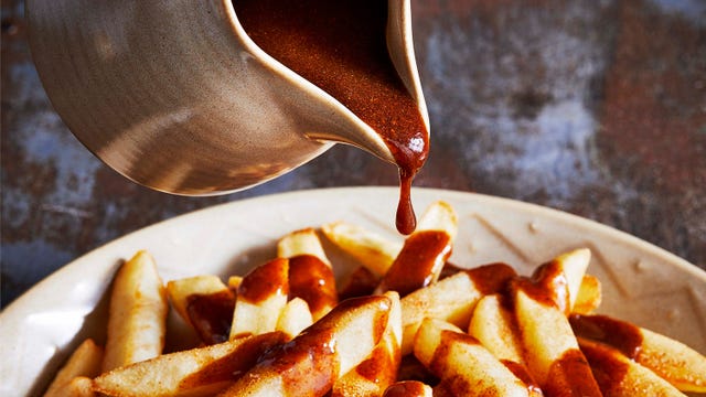 Dish, Food, Cuisine, Junk food, Ingredient, Poutine, Fried food, Patatas bravas, Fast food, French fries, 