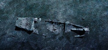 Op deze tekening is het wrak van de jonk Nanhai Nr 1 in het slib op de zeebodem uitgebeeld voordat het schip werd gelicht