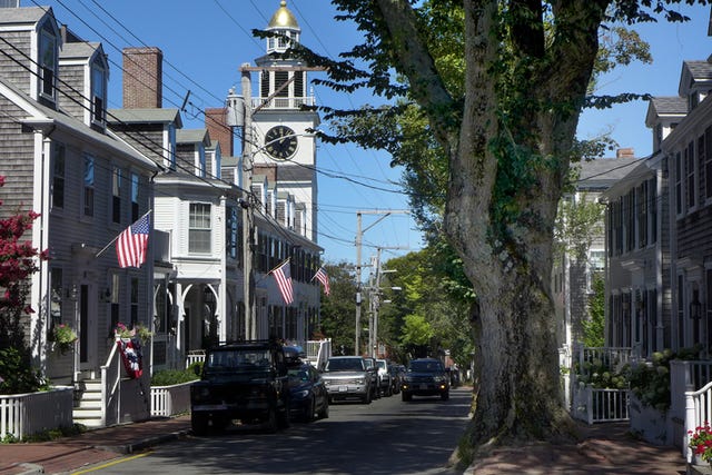 A Book Lover's Guide to Nantucket, According to Elin Hilderbrand