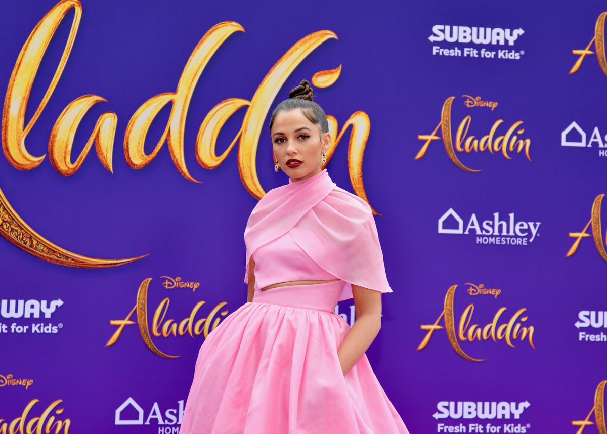 ハリウッド女優ナオミ・スコット 証明書付き直筆サイン入り