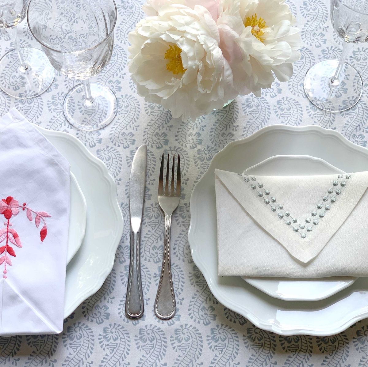How to Properly Use Napkins at the Dinner Table