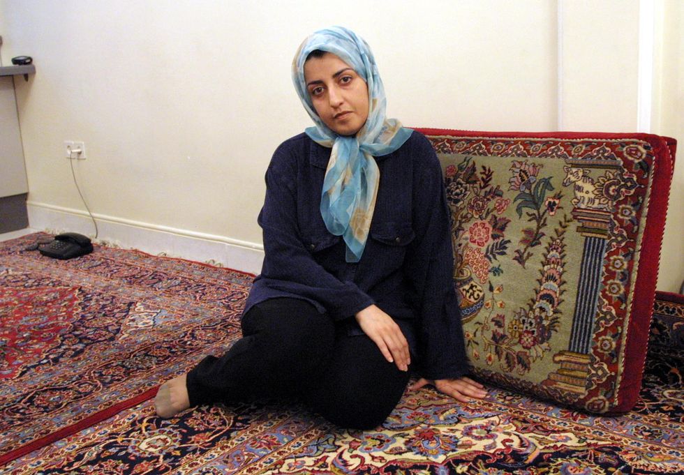 iran attivista velo negate cure premio nobel pace