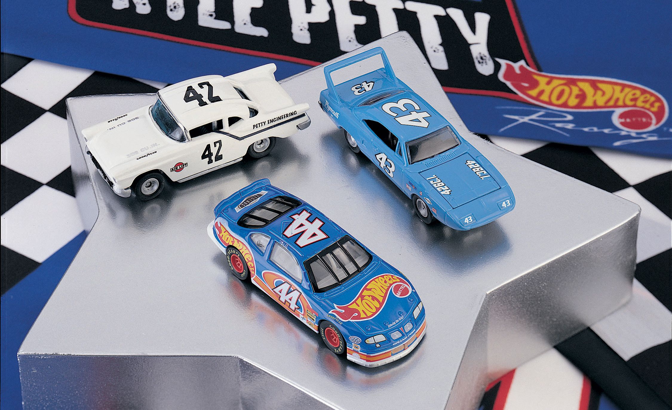 zitten Bevestigen aan frequentie Hot Wheels Turns 50: Here's How Design Drives the Iconic Toys | News | Car  and Driver