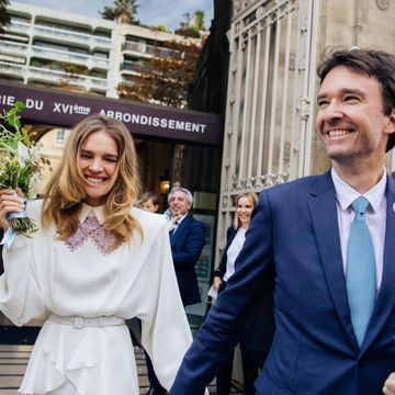 2020年9月21日、スーパーモデルで慈善家のナタリア・ヴォディアノヴァが、lvmhグループの創業者ベルナール・アルノーの息子で実業家のアントワーヌ・アルノーとパリで結婚。ふたりは今年6月27日にウエディングパーティーを予定していたが、コロナ禍の影響で延期していた。