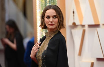 Natalie Portman habla sobre su capa de los Oscars