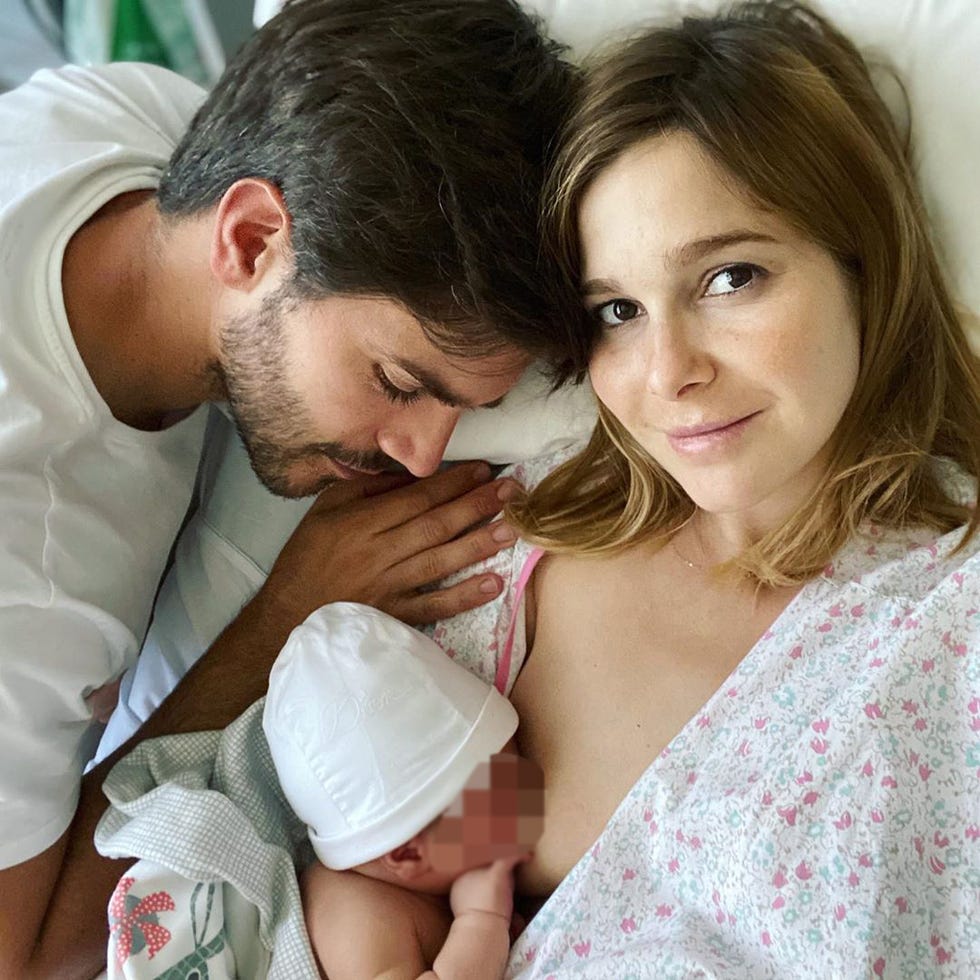 natalia sánchez y marc clotet con su segundo hijo neo