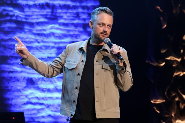 Comedian Nate Bargatze Snl 2025 Comedian Trudy Ingaberg