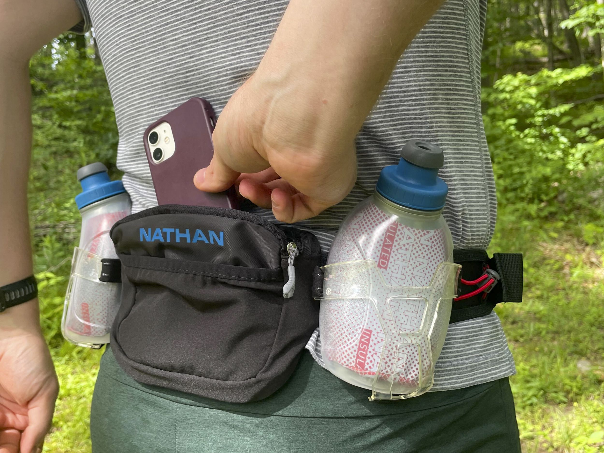 Running fanny pack with water outlet bottle