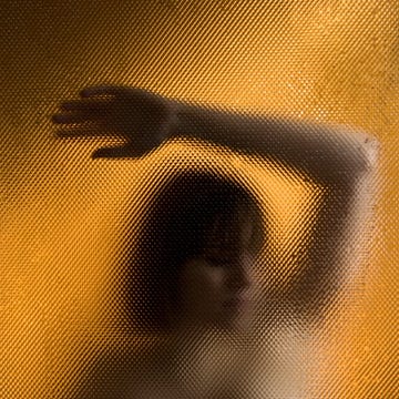 https://i.natgeofe.com/n/a2c846f0-0b9b-45e5-b8b9-2202f9e5b0aa/NationalGeographic_1144719.jpg Een vrouw onderzoekt haar borsten op veranderingen in het borstweefsel Borstkanker is bij vrouwen de meest voorkomende kankersoort en bij zelfonderzoek wordt zon 65 procent van de borstkankers ontdekt