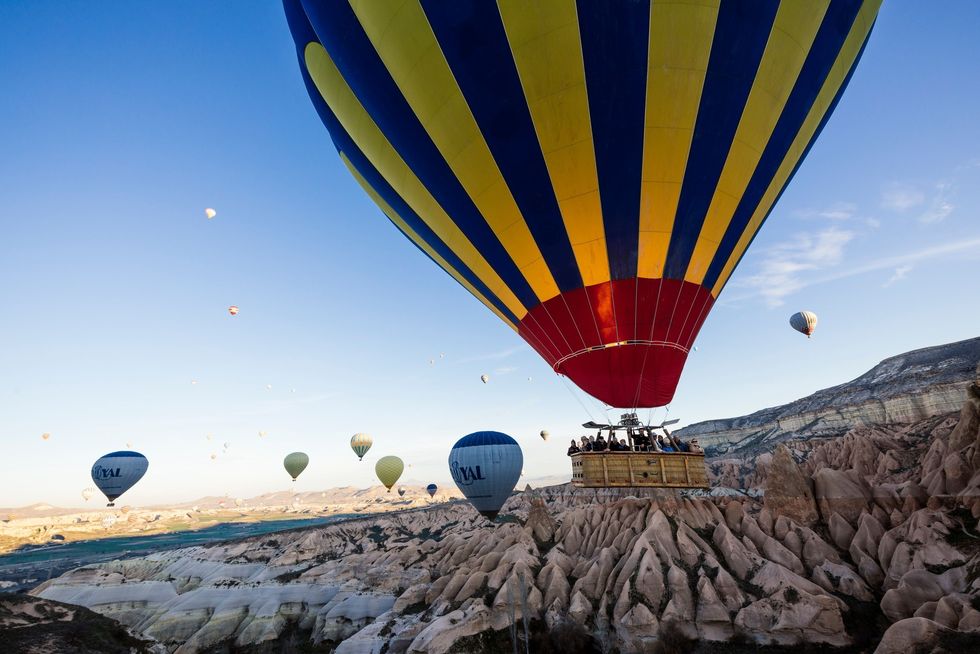 Een uitstapje in een heteluchtballon is een van de beste manieren om het adembenemende landschap van het Nationale Park van Greme in Turkije in je op te nemen