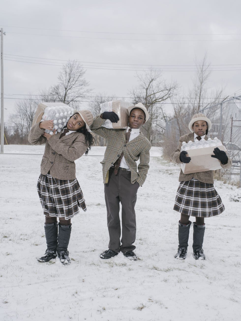 In Flint Michigan halen kinderen hun dagelijkse rantsoen drinkwater af Door verouderde waterleidingen was het drinkwater van Flint met lood verontreinigd In januari 2021 waren bijna alle leidingen in de stad vervangen