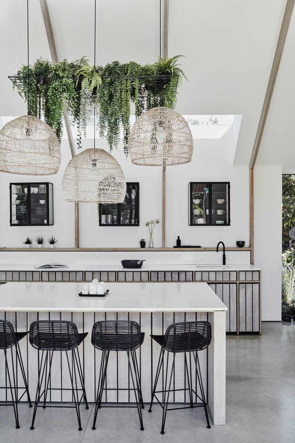 cocina moderna con isla en blanco