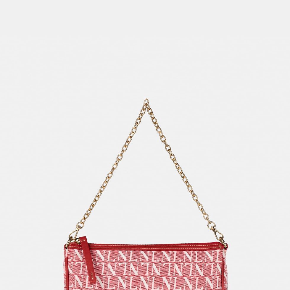 De Zara a Louis Vuitton: 12 marcas en las que puedes comprar un bolso  personalizado con tus iniciales