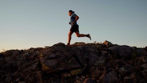 maratoniano navajo que corre con botines