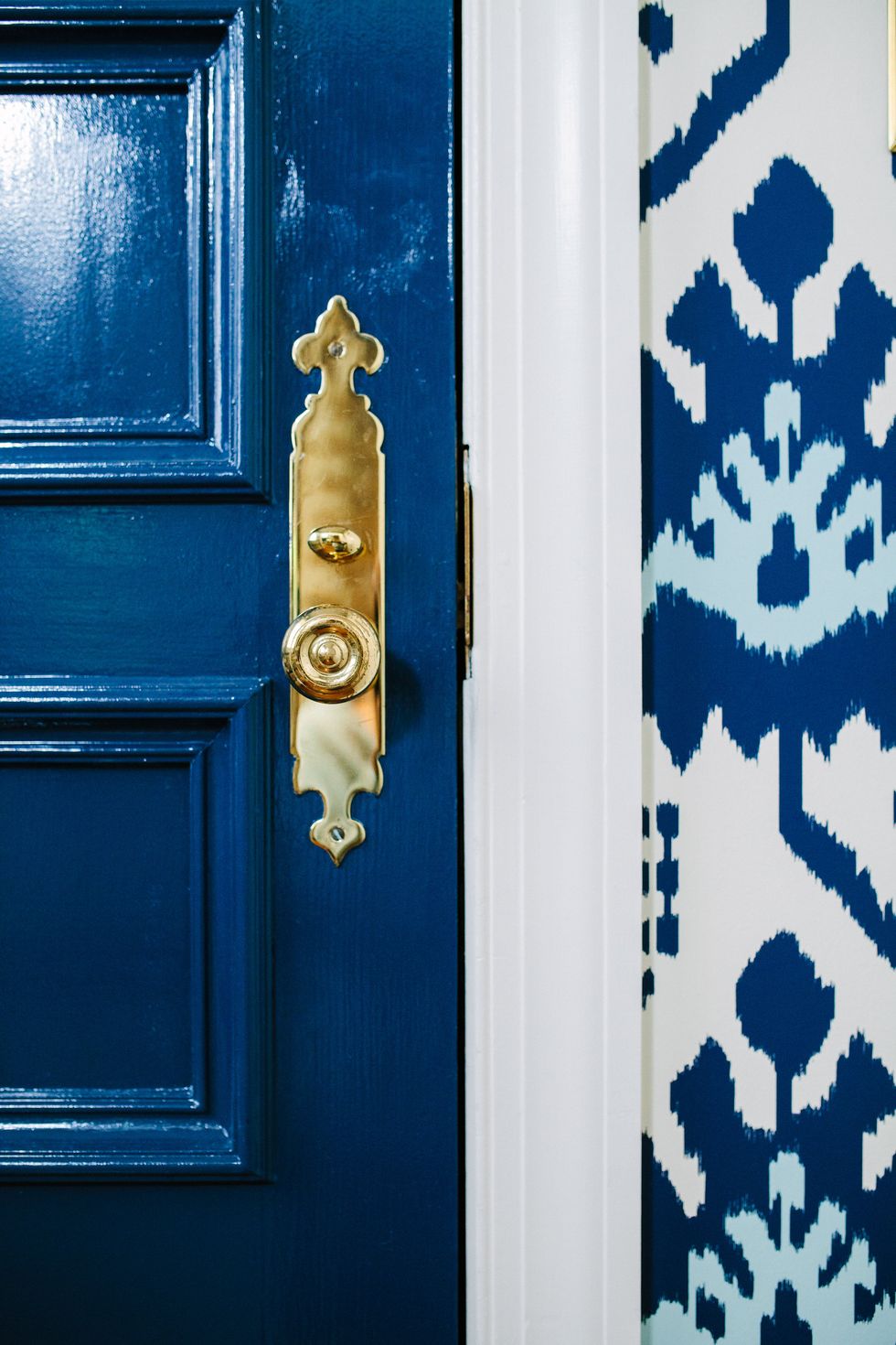 navy-blue-and-gold-decor
