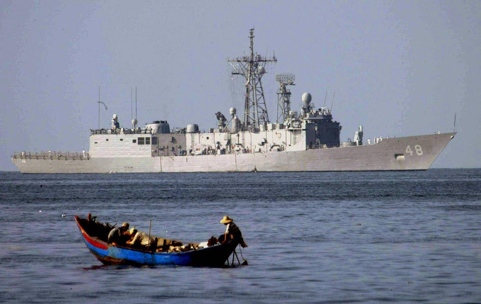 US Navy frigate USS Vandergrift sails pa