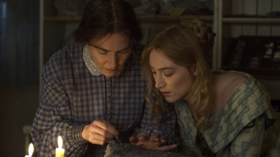 kate winslet and saoirse ronan in ammonite