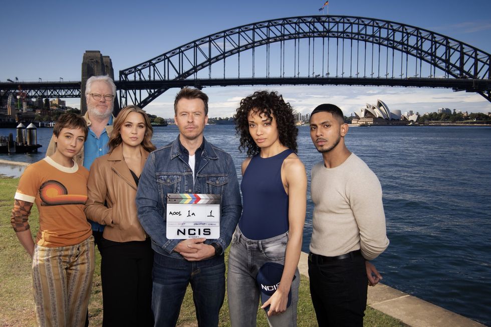 Besetzung von NCIS Sydney, von links: Mavournee Hazel, William Mcinnes, Tuuli Narkle, Todd Lasance, Olivia Swann und Sean Sagar