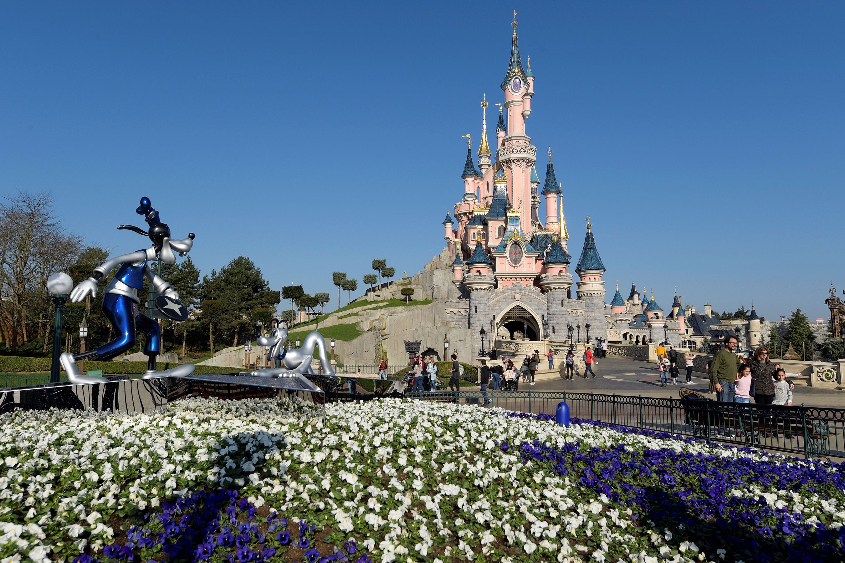 The nearest hotels to Disneyland Paris within walking distance