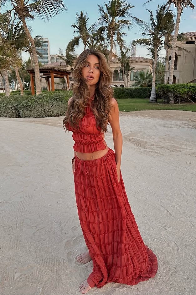negin mirsalehi, traje de lua de mel, top curto e saia longa