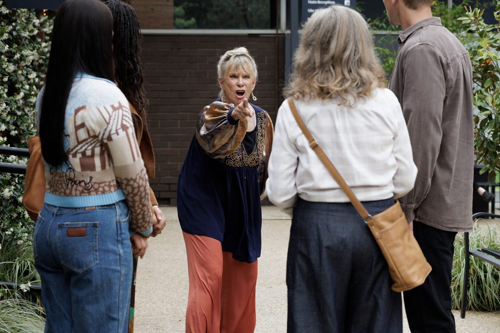 amanda harris clashes with her family in neighbours