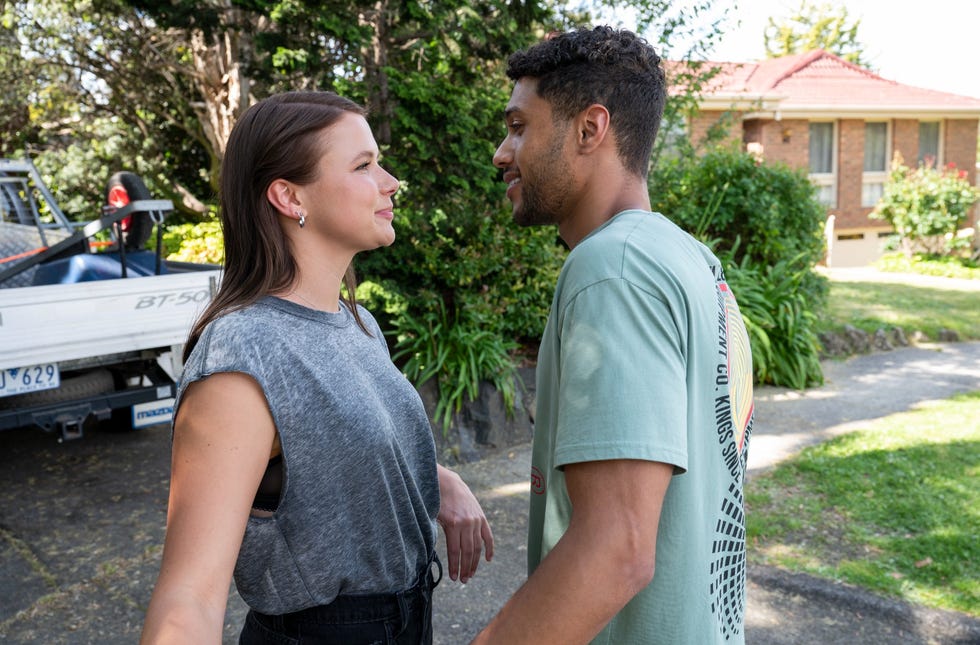 freya wozniak and levi canning in neighbours