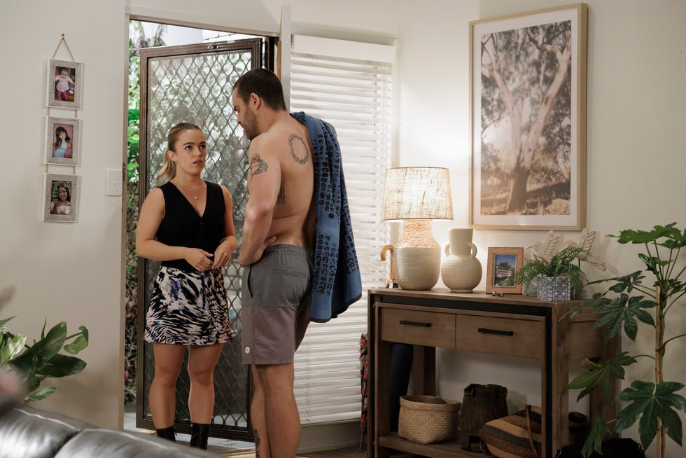 holly hoyland and andrew rodwell in neighbours