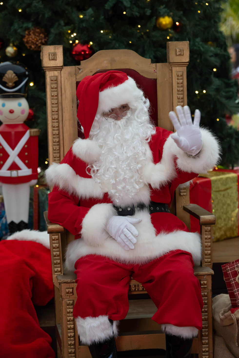 paul robinson dressed as santa in neighbours