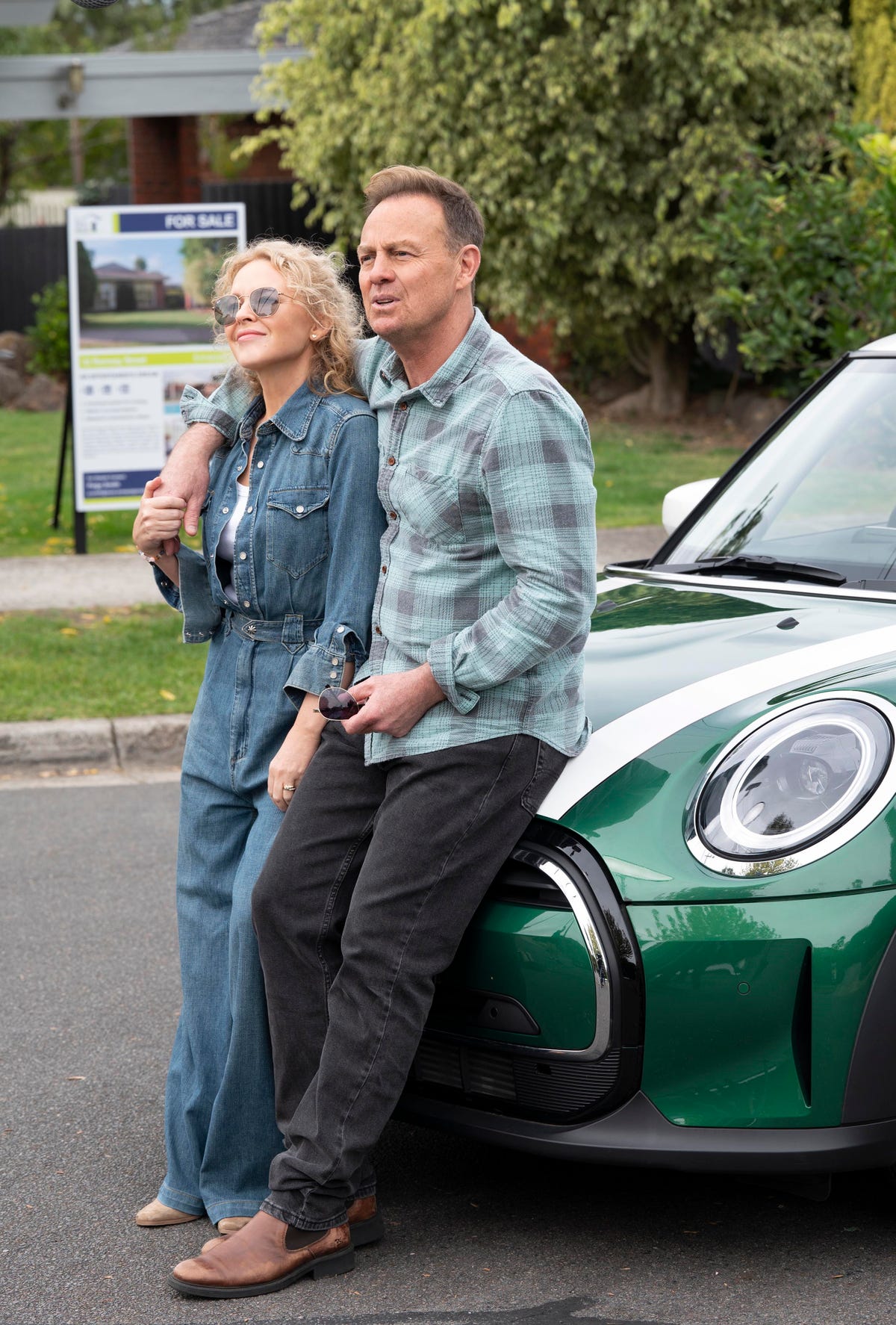 scott and charlene robinson return in neighbours