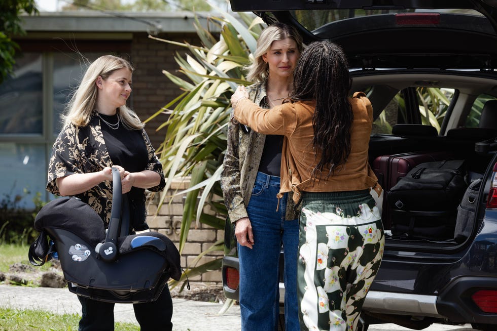 cara and remi varga murphy with chelsea murphy in neighbours