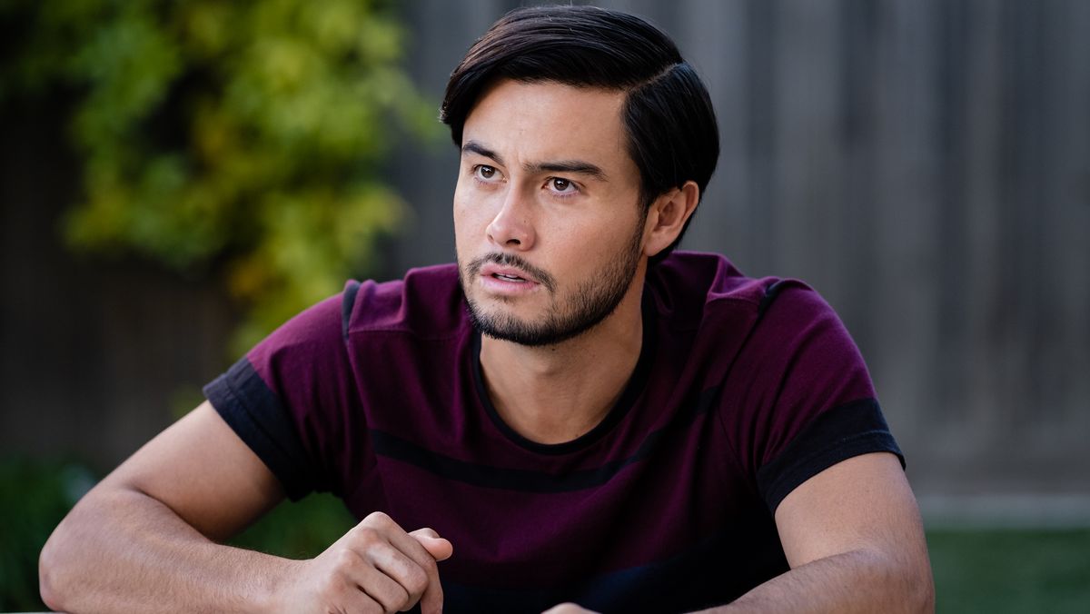 preview for Neighbours Soap Scoop! Leo makes a big decision