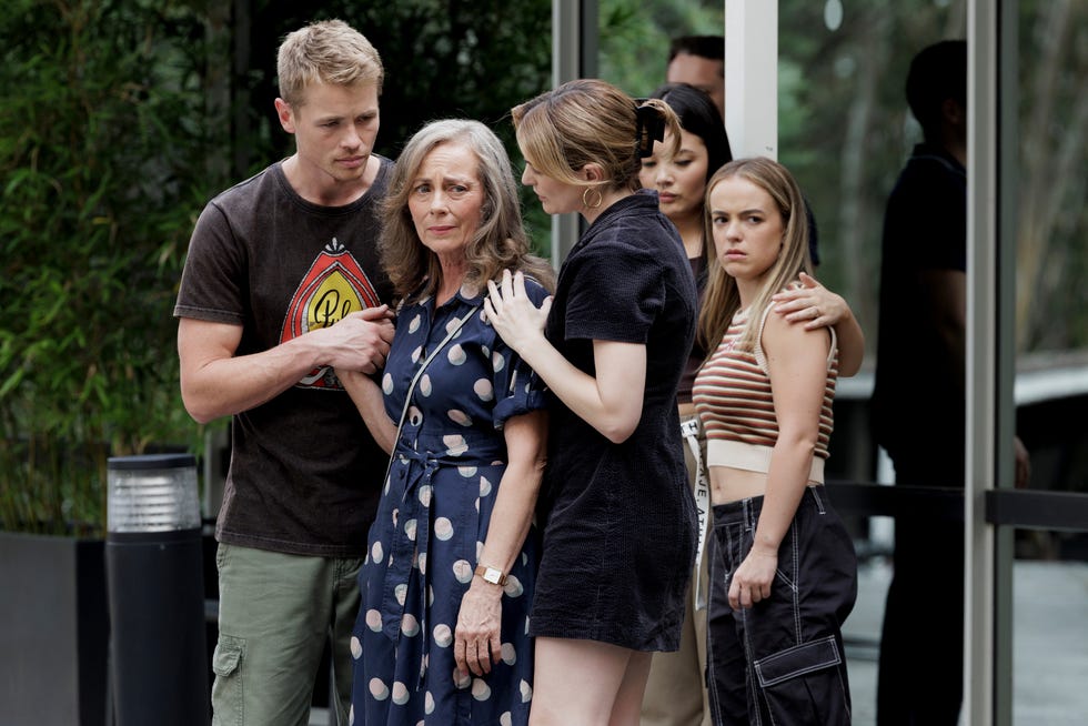 Byron Stone, Jane Harris, Nicolette Stone, Sadie Rodwell and Holly Hoyland in Neighbours byron stone, jane harris, nicolette stone, sadie rodwell and holly hoyland in neighbours