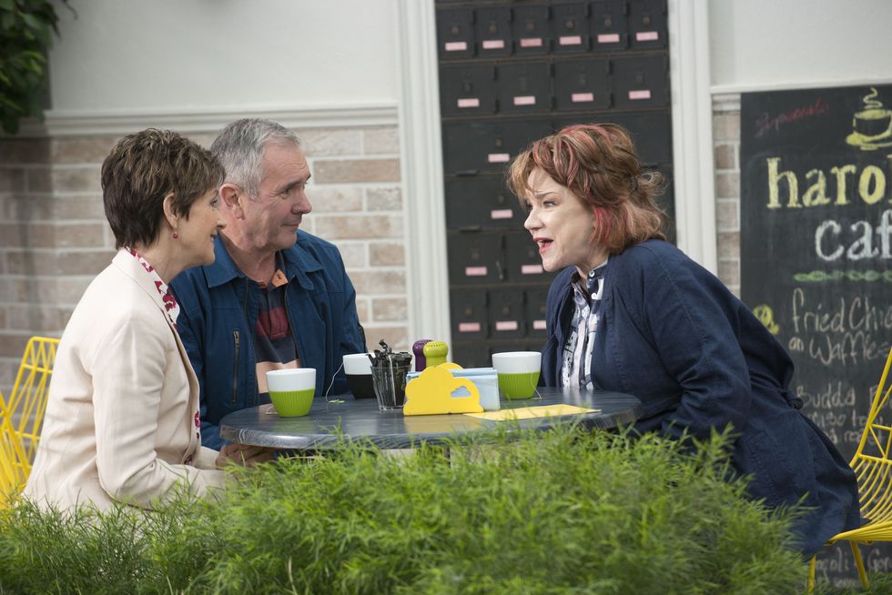 lyn scully returns in neighbours