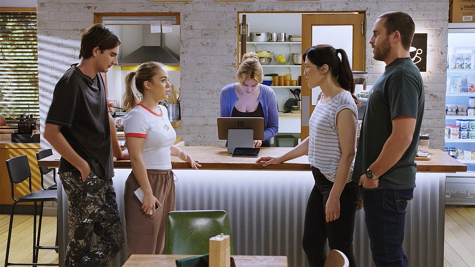 Max Ramsay, holly Hoyland, Wendy Rodwell and Andrew Rodwell in Neighbours max ramsay, holly hoyland, wendy rodwell and andrew rodwell in neighbours