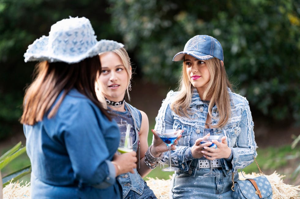 terese willis, roxy willis and holly hoyland in neighbours