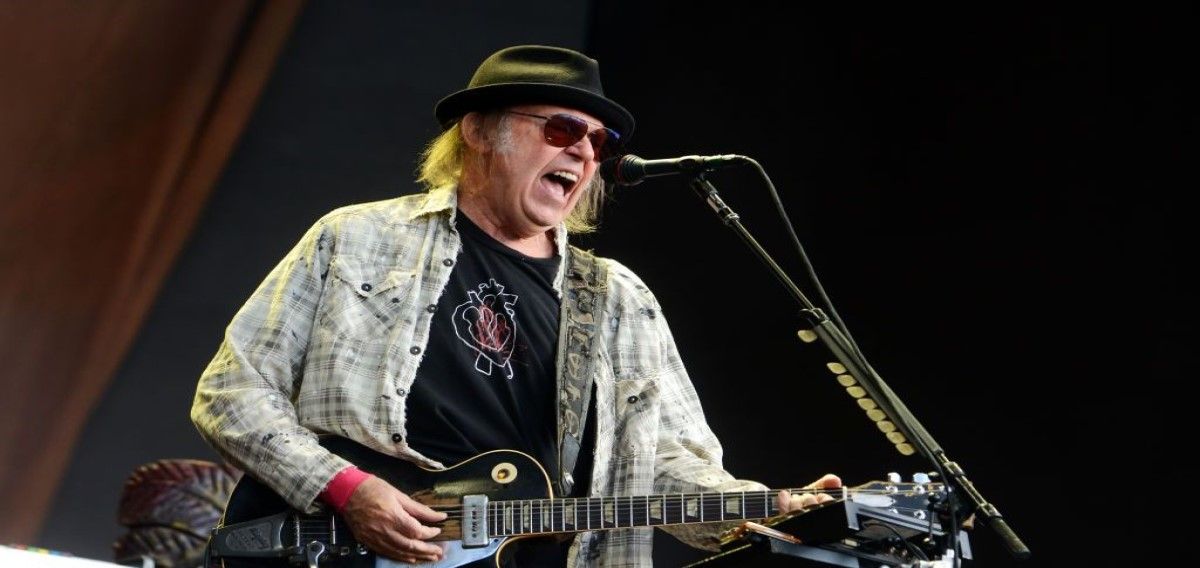 Spotify Will Remove Neil Young's Music After His Complaint About Covid ...