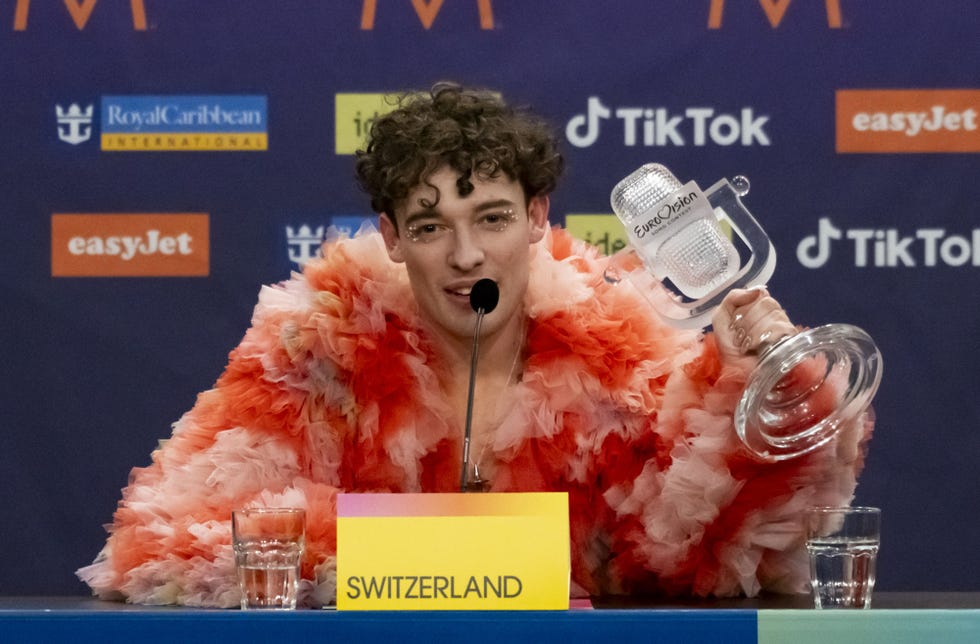 el cantante habla con los medios tras su victoria en eurovision